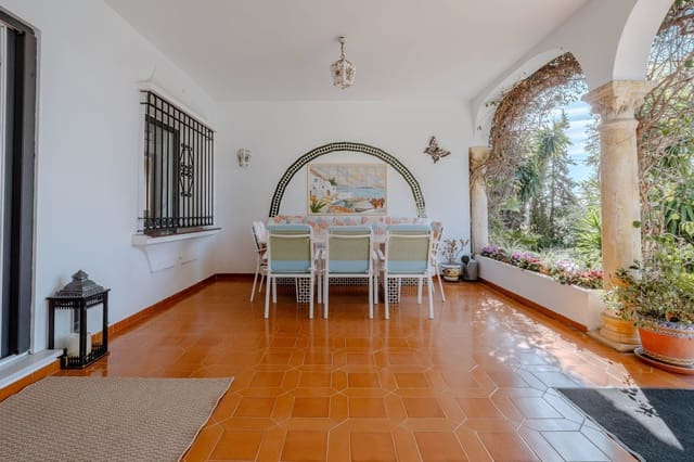 4 Zimmer Villa zu verkaufen in El Paraiso, Estepona mit Pool - 1.600.000 € (Ref: 9714853)