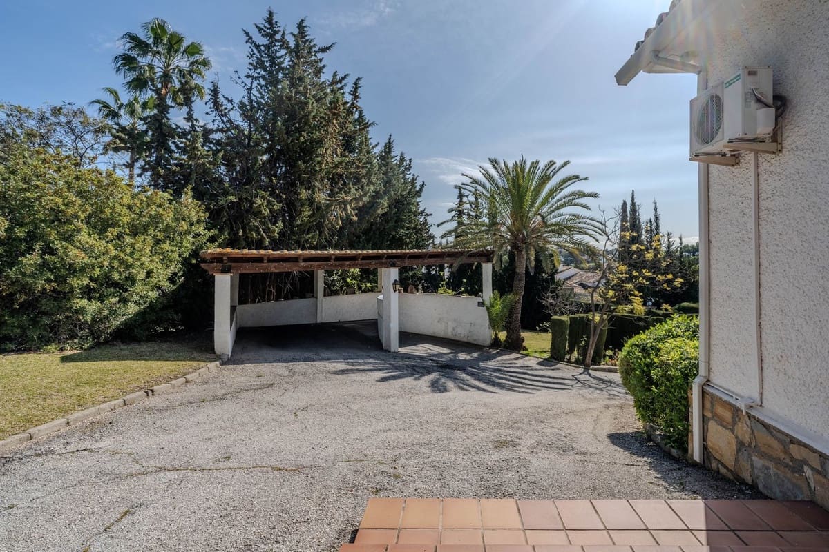 4 soverom Villa til salgs i El Paraiso med svømmebasseng - € 1 600 000 (Ref: 9714853)