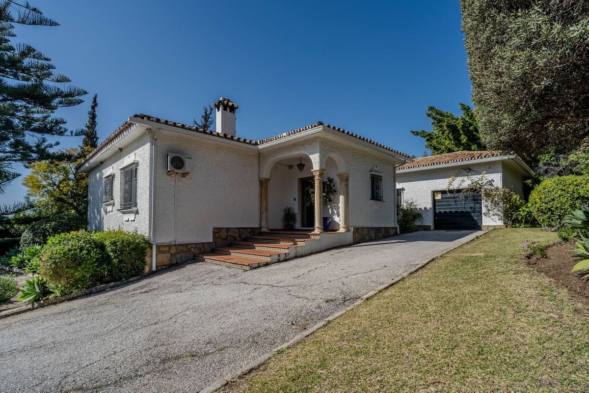 4 soverom Villa til salgs i El Paraiso med svømmebasseng - € 1 600 000 (Ref: 9714853)