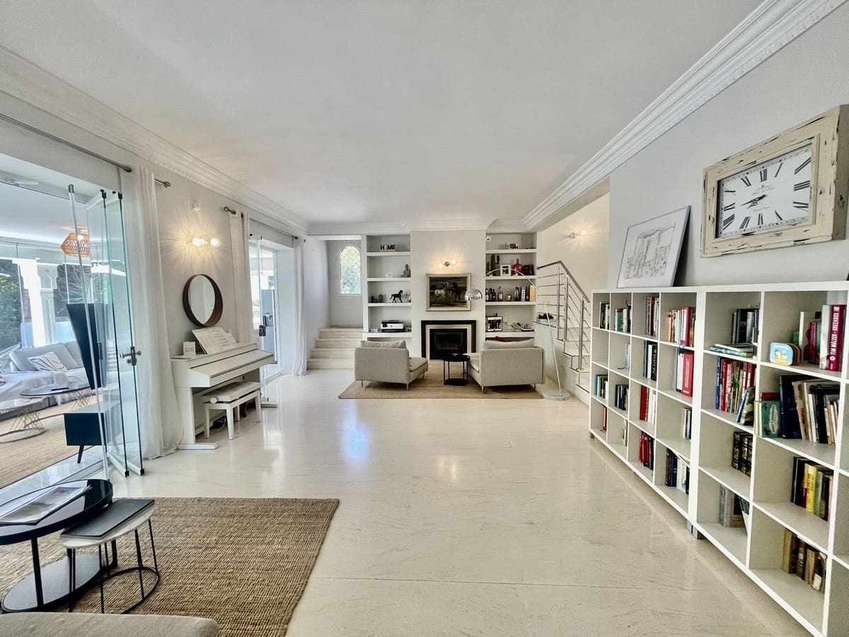 5 soveværelse Villa til salg i Sotogrande med swimmingpool garage - € 1.600.000 (Ref: 9714854)