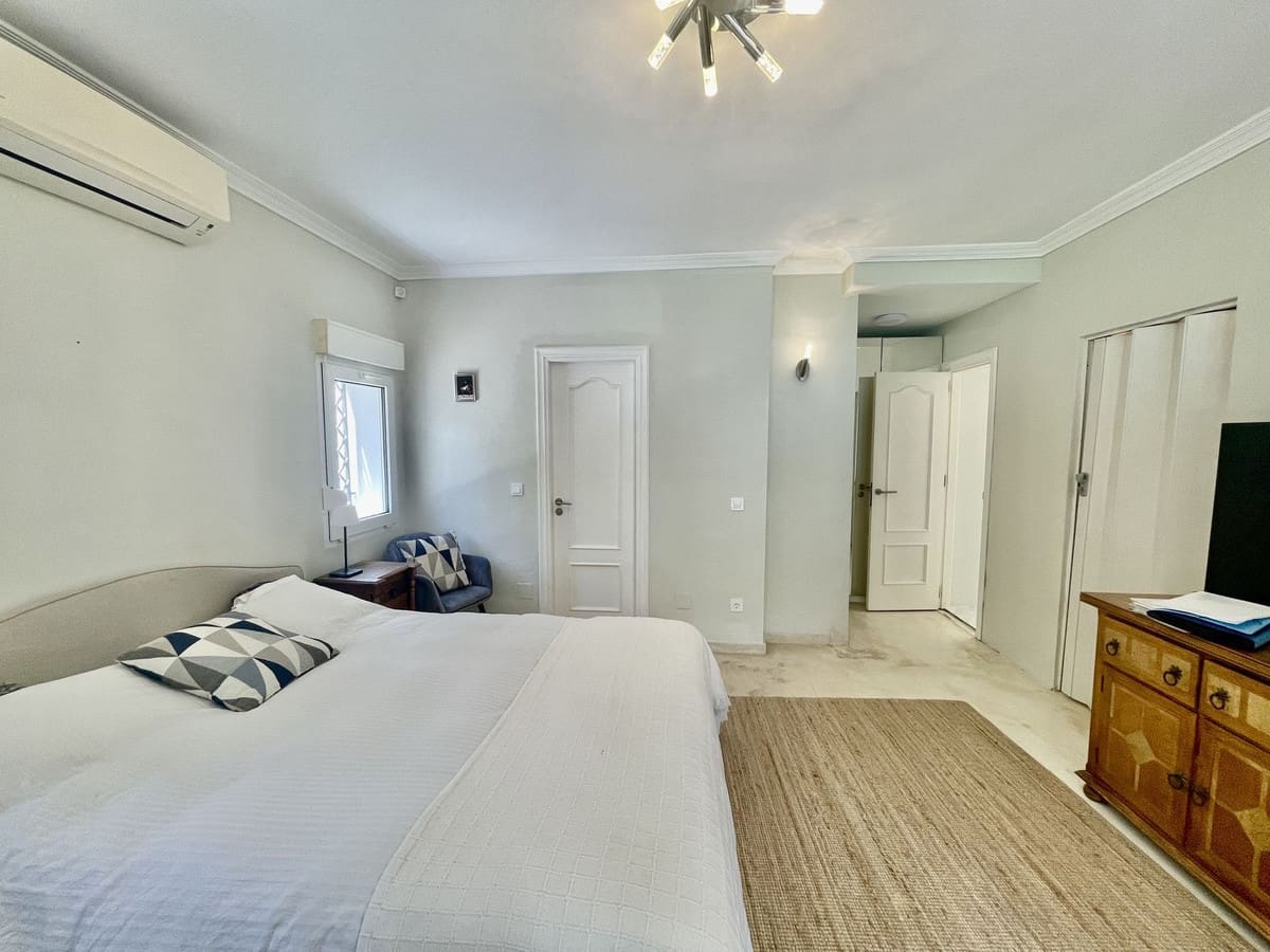 5 soveværelse Villa til salg i Sotogrande med swimmingpool garage - € 1.600.000 (Ref: 9714854)