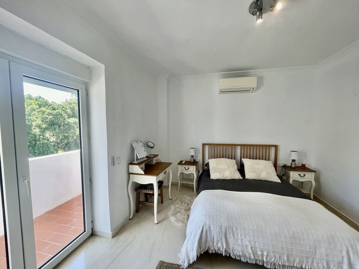 5 soveværelse Villa til salg i Sotogrande med swimmingpool garage - € 1.600.000 (Ref: 9714854)