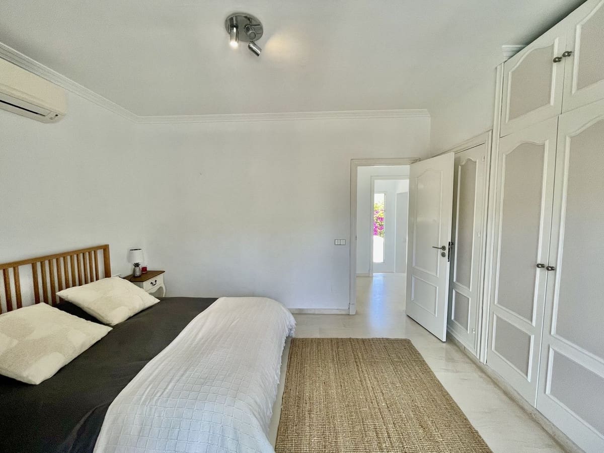 5 soveværelse Villa til salg i Sotogrande med swimmingpool garage - € 1.600.000 (Ref: 9714854)