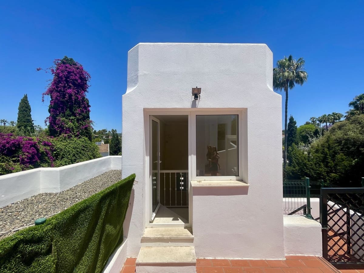 5 soveværelse Villa til salg i Sotogrande med swimmingpool garage - € 1.600.000 (Ref: 9714854)