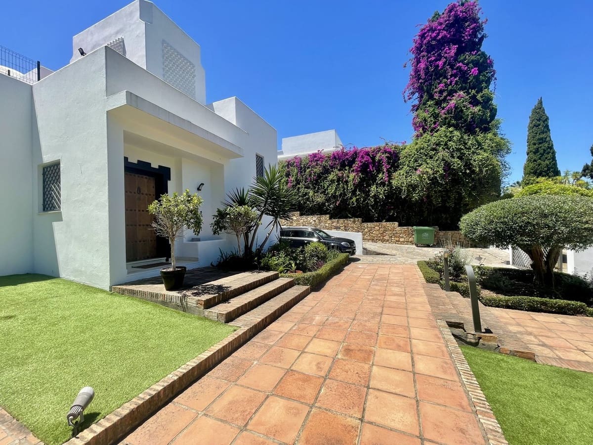 5 soveværelse Villa til salg i Sotogrande med swimmingpool garage - € 1.600.000 (Ref: 9714854)