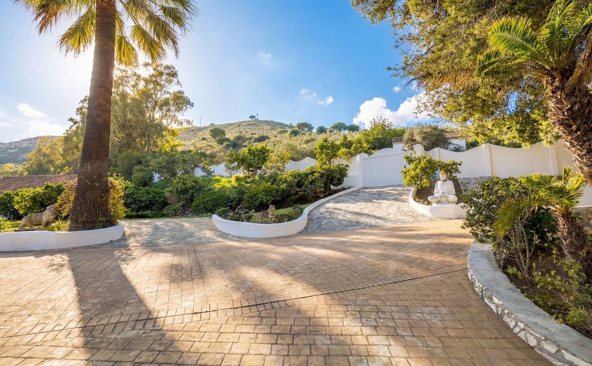 5 soverom Villa til salgs i Alhaurin el Grande med svømmebasseng garasje - € 2 150 000 (Ref: 9714855)