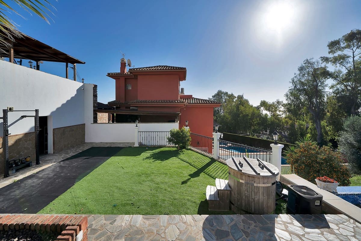 5 soverom Villa til salgs i Benalmadena med svømmebasseng - € 1 895 000 (Ref: 9729301)