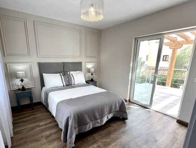 4 sypialnia Willa na sprzedaż w Marbella z basenem - 1 250 000 € (Ref: 9732017)