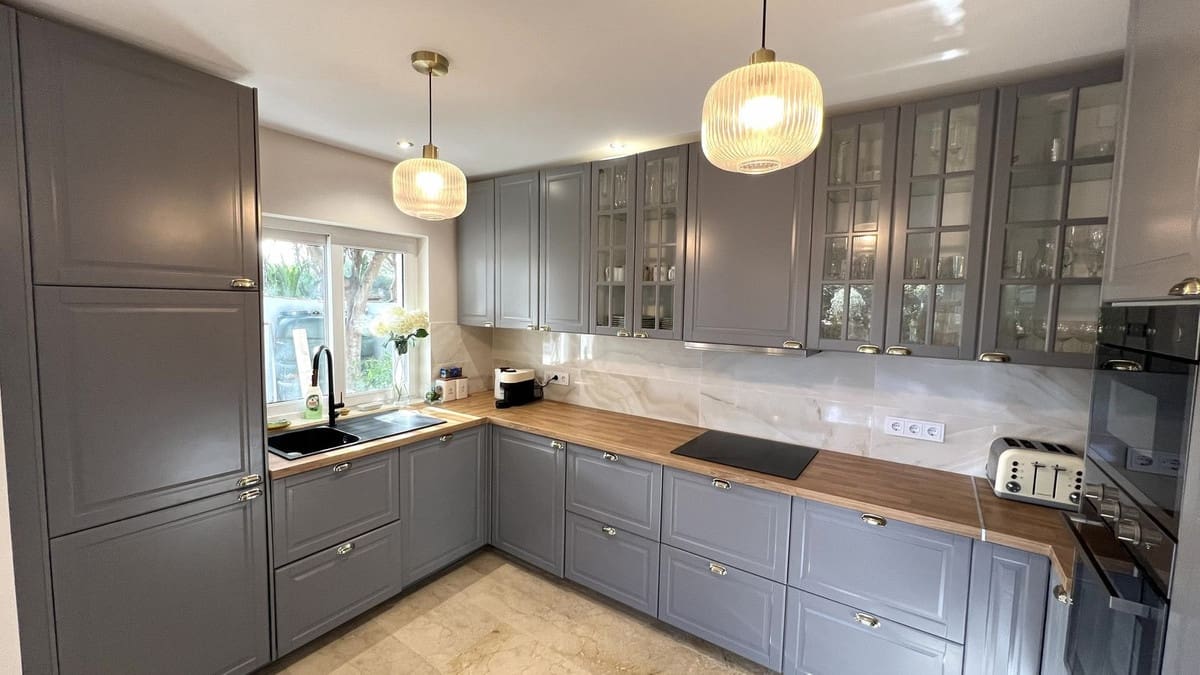 4 sypialnia Willa na sprzedaż w Marbella z basenem - 1 250 000 € (Ref: 9732017)