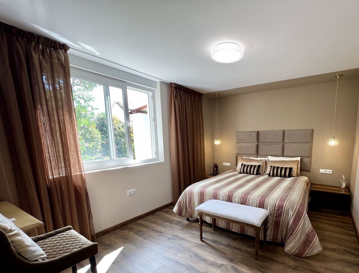 4 sypialnia Willa na sprzedaż w Marbella z basenem - 1 250 000 € (Ref: 9732017)