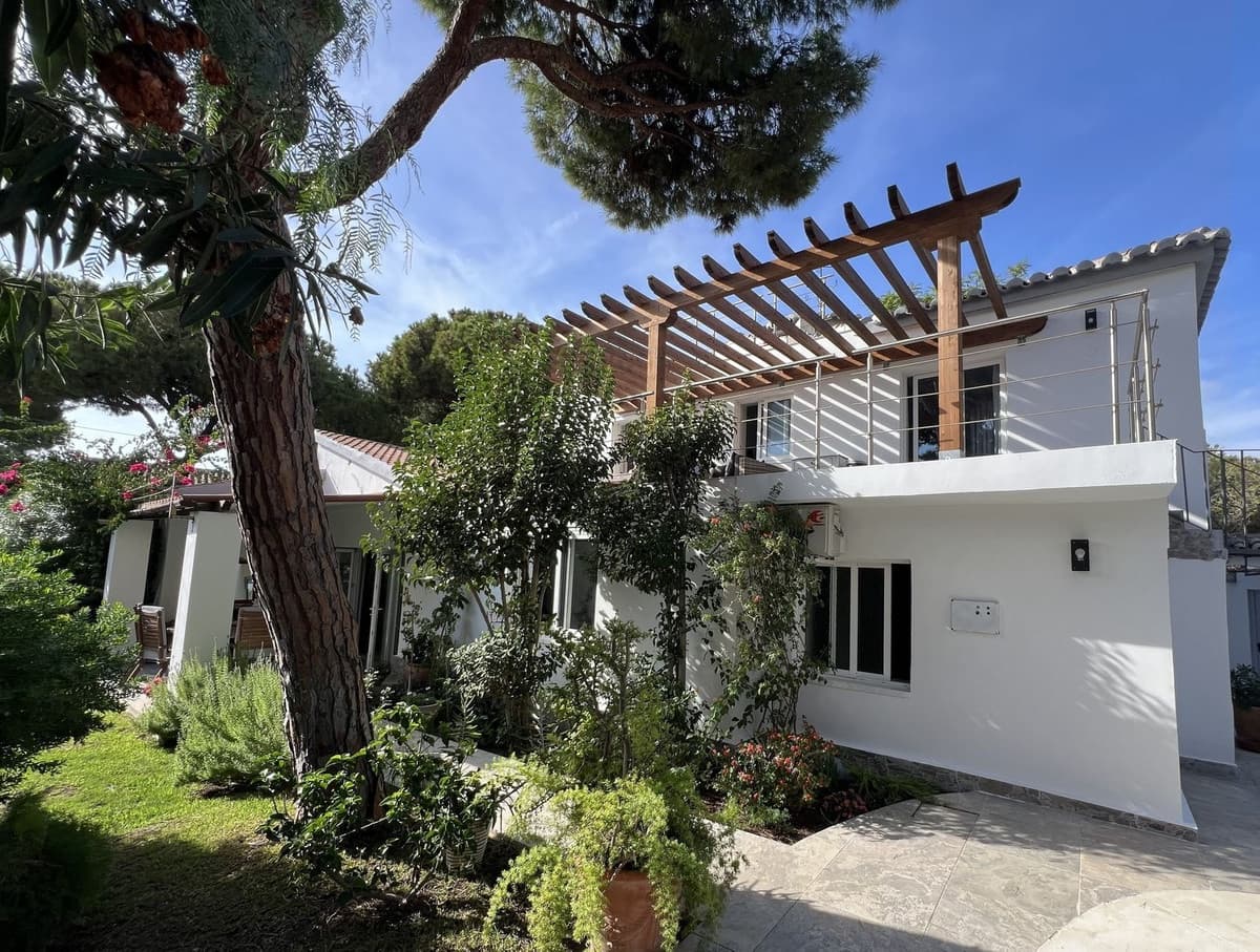 4 sypialnia Willa na sprzedaż w Marbella z basenem - 1 250 000 € (Ref: 9732017)