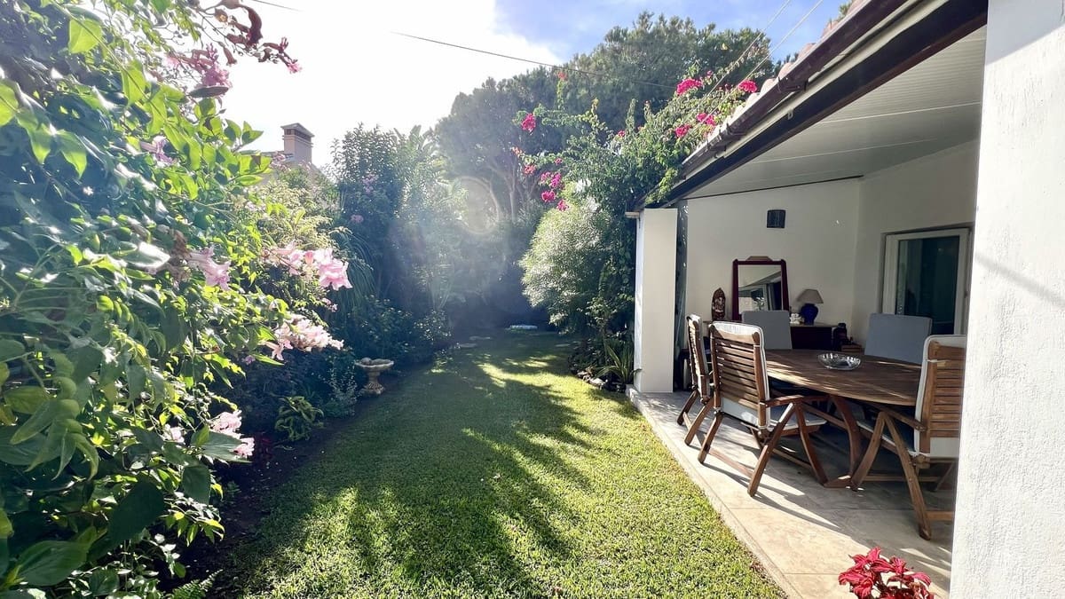 4 sypialnia Willa na sprzedaż w Marbella z basenem - 1 250 000 € (Ref: 9732017)