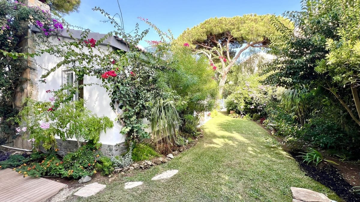 4 sypialnia Willa na sprzedaż w Marbella z basenem - 1 250 000 € (Ref: 9732017)