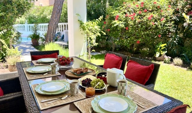 4 sypialnia Willa na sprzedaż w Marbella z basenem - 1 250 000 € (Ref: 9732017)