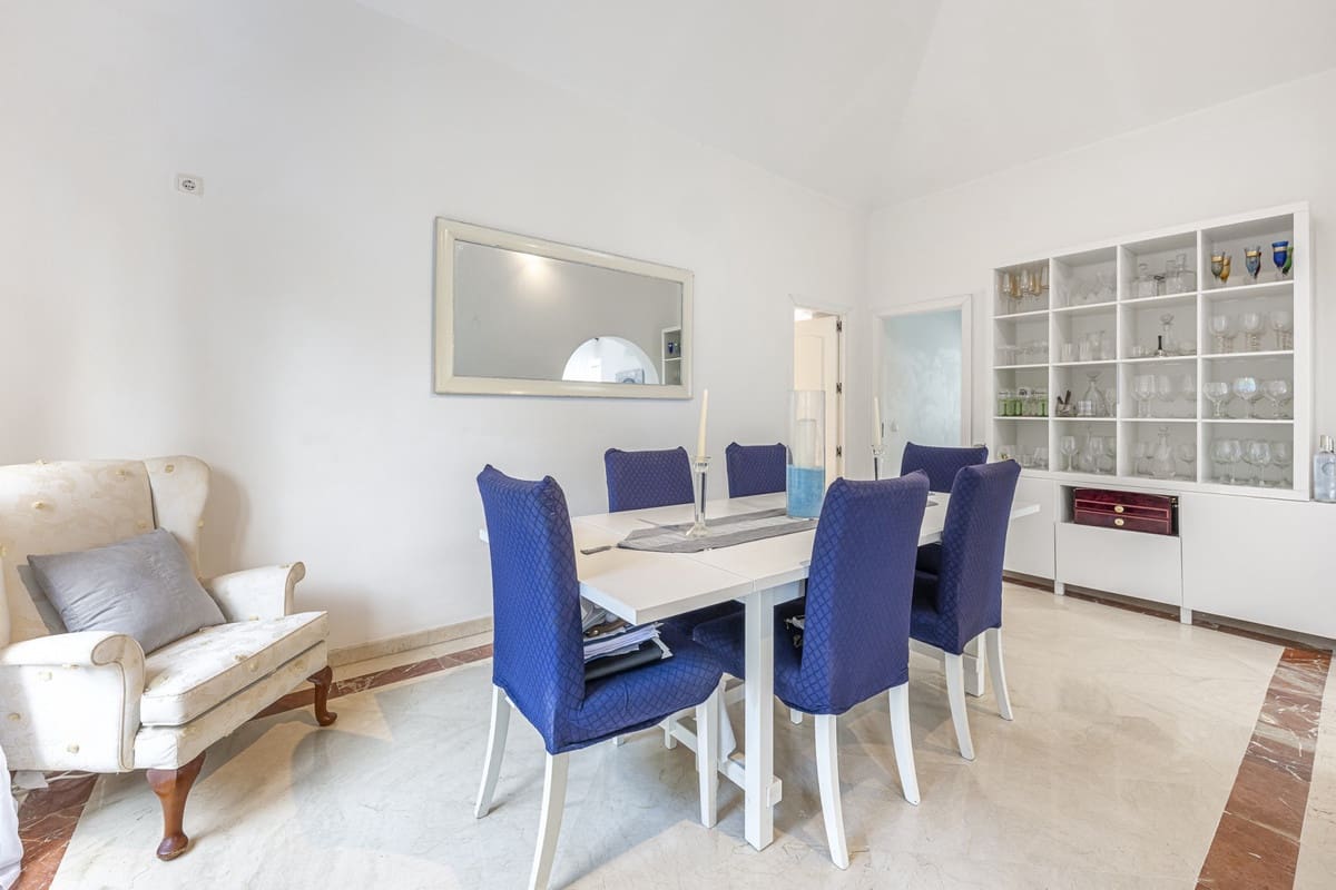 4 Zimmer Villa zu verkaufen in Sotogrande mit Pool - 950.000 € (Ref: 9732019)