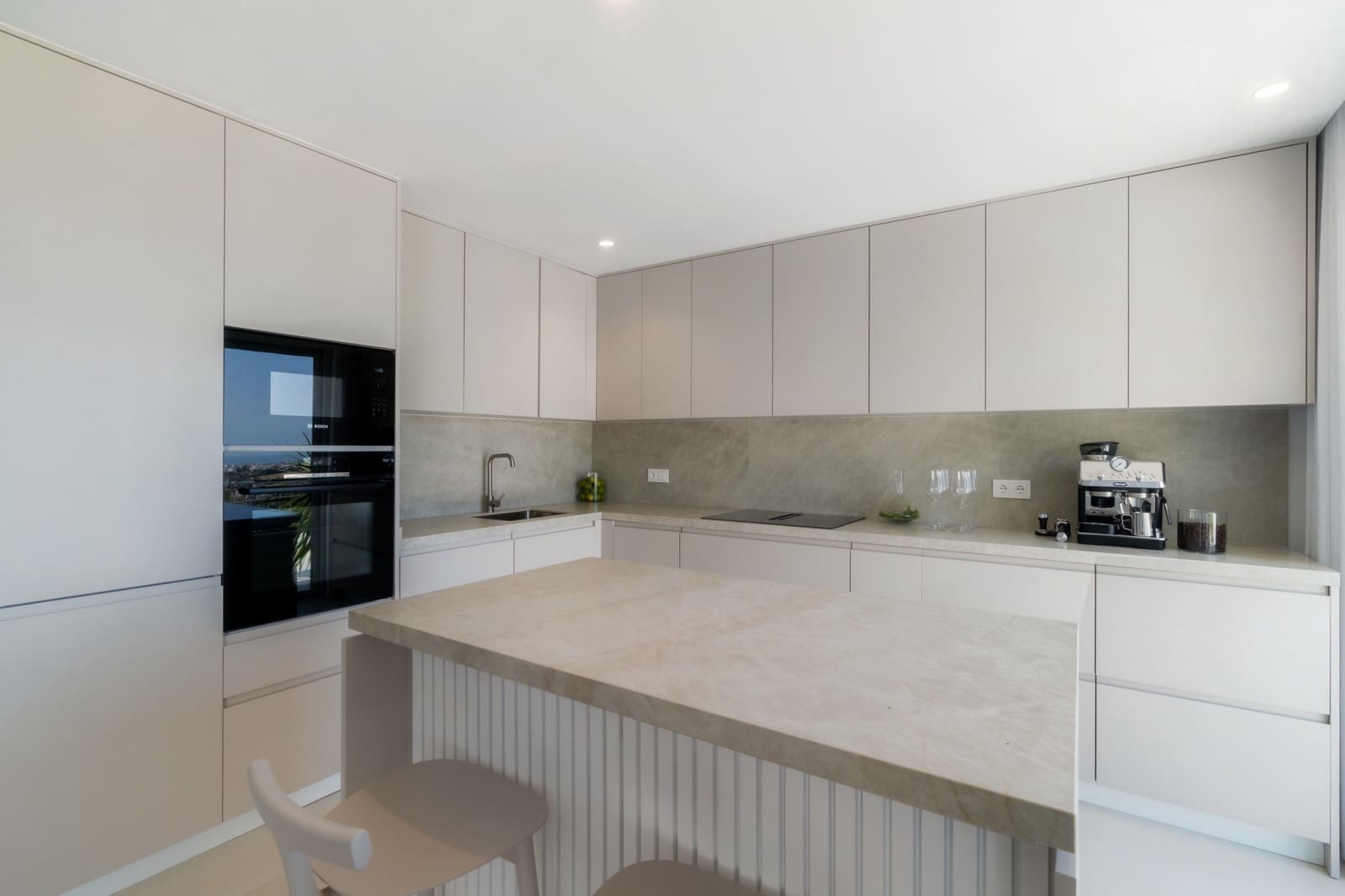 3 quarto Penthouse para venda em Benahavis com piscina garagem - 1 500 000 € (Ref: 9743212)