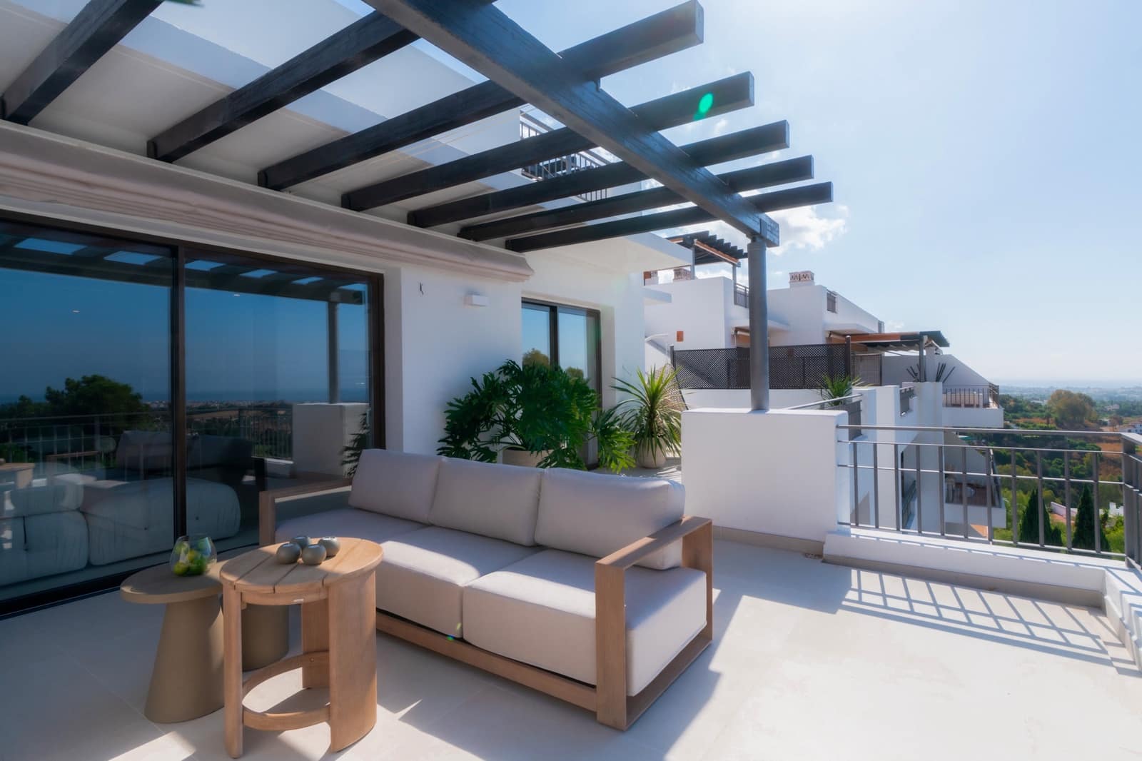3 quarto Penthouse para venda em Benahavis com piscina garagem - 1 500 000 € (Ref: 9743212)