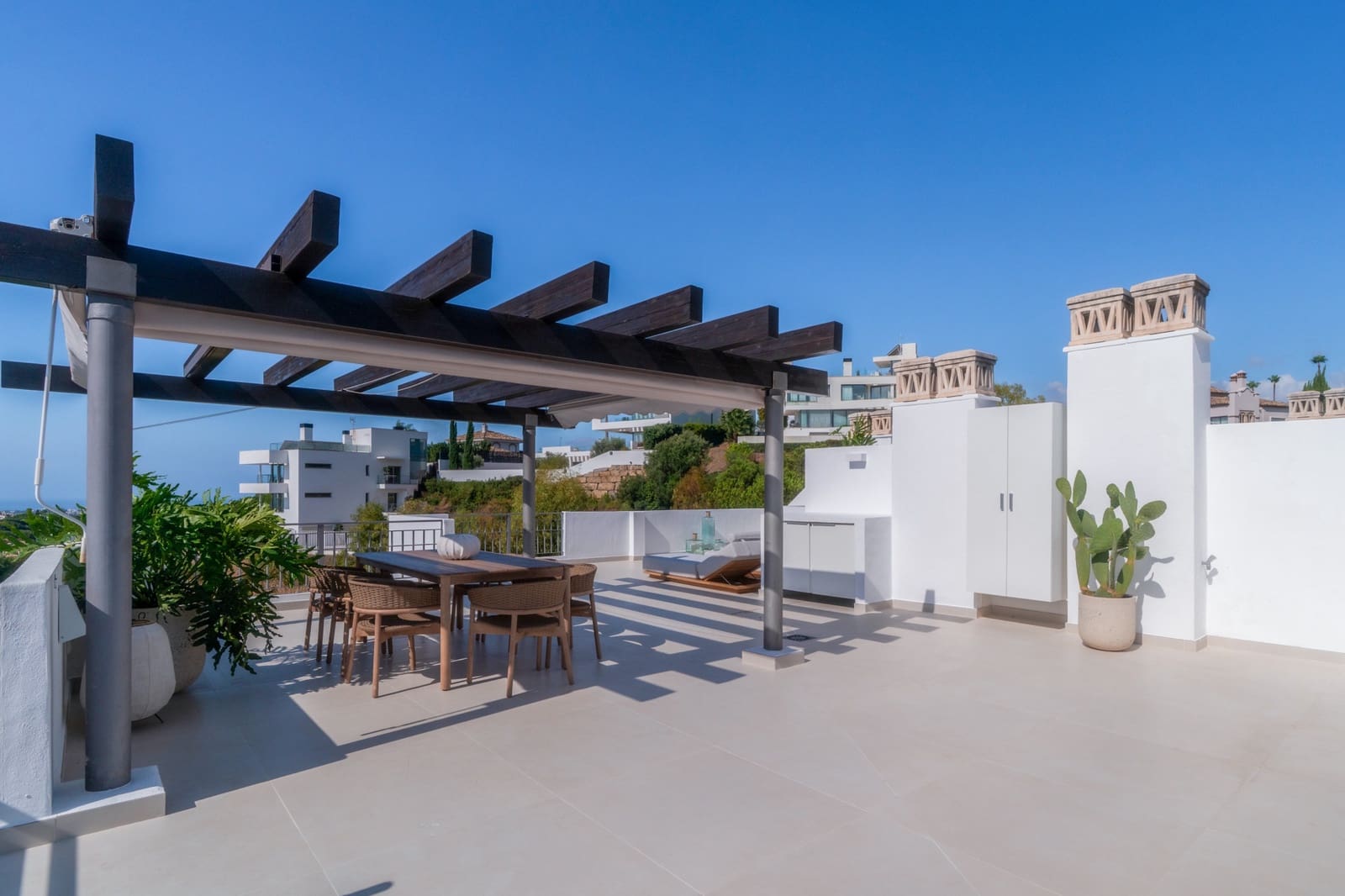 3 quarto Penthouse para venda em Benahavis com piscina garagem - 1 500 000 € (Ref: 9743212)