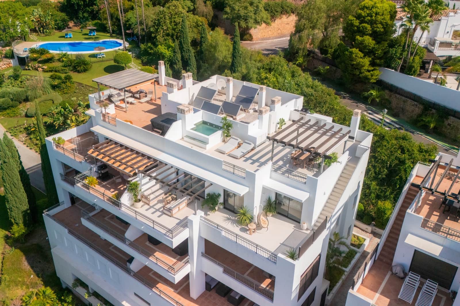 3 quarto Penthouse para venda em Benahavis com piscina garagem - 1 500 000 € (Ref: 9743212)