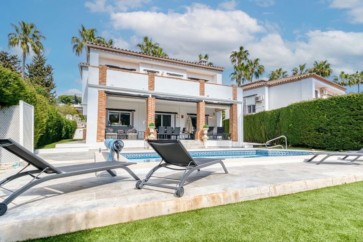 4 Zimmer Villa zu verkaufen in Mijas Costa mit Pool - 1.299.000 € (Ref: 9823275)
