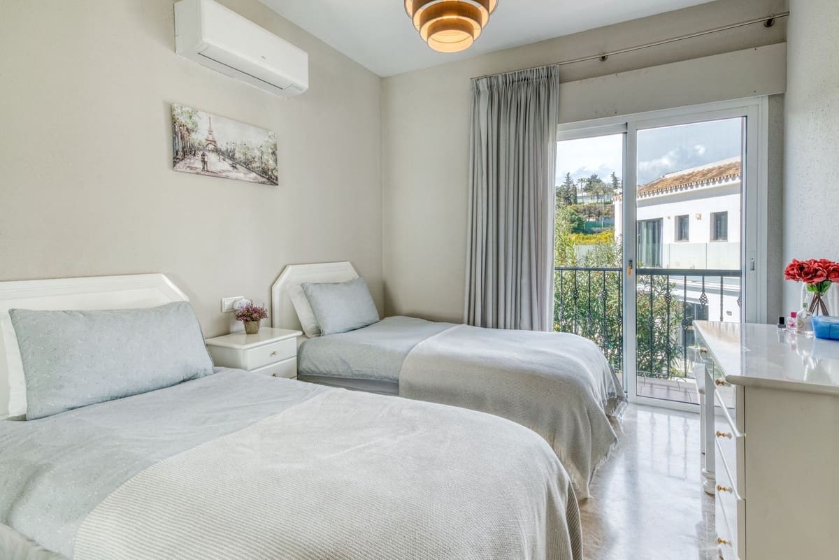 4 Zimmer Villa zu verkaufen in Mijas Costa mit Pool - 1.299.000 € (Ref: 9823275)