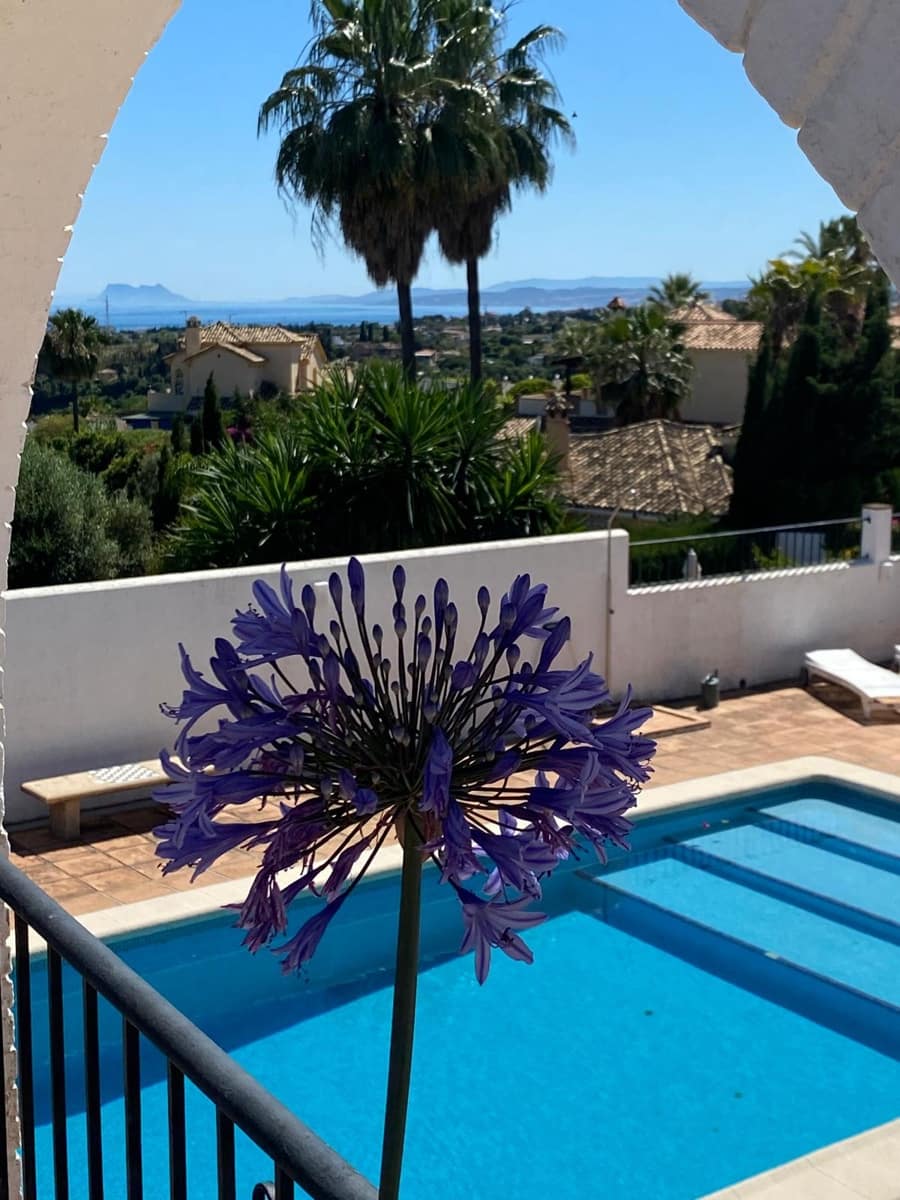 4 soveværelse Villa til salg i Estepona med swimmingpool - € 1.370.000 (Ref: 9823276)