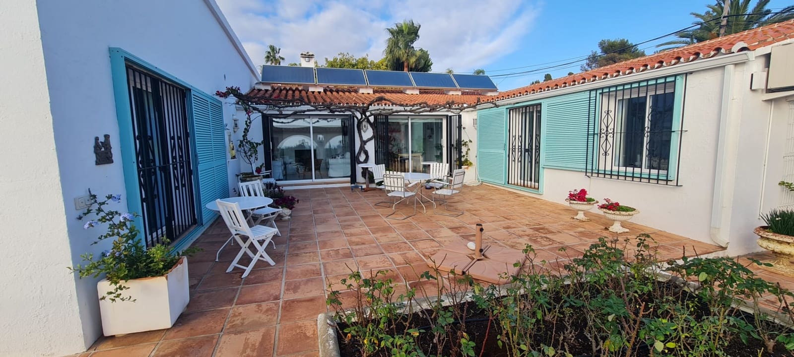 4 soveværelse Villa til salg i Estepona med swimmingpool - € 1.370.000 (Ref: 9823276)