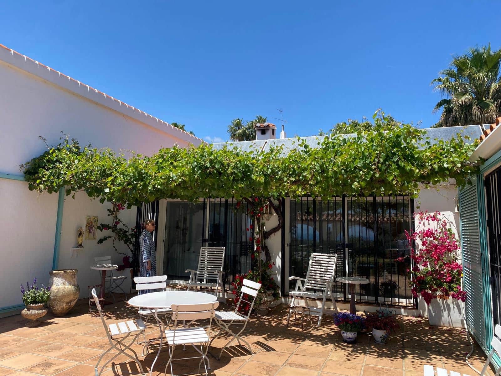 4 soveværelse Villa til salg i Estepona med swimmingpool - € 1.370.000 (Ref: 9823276)