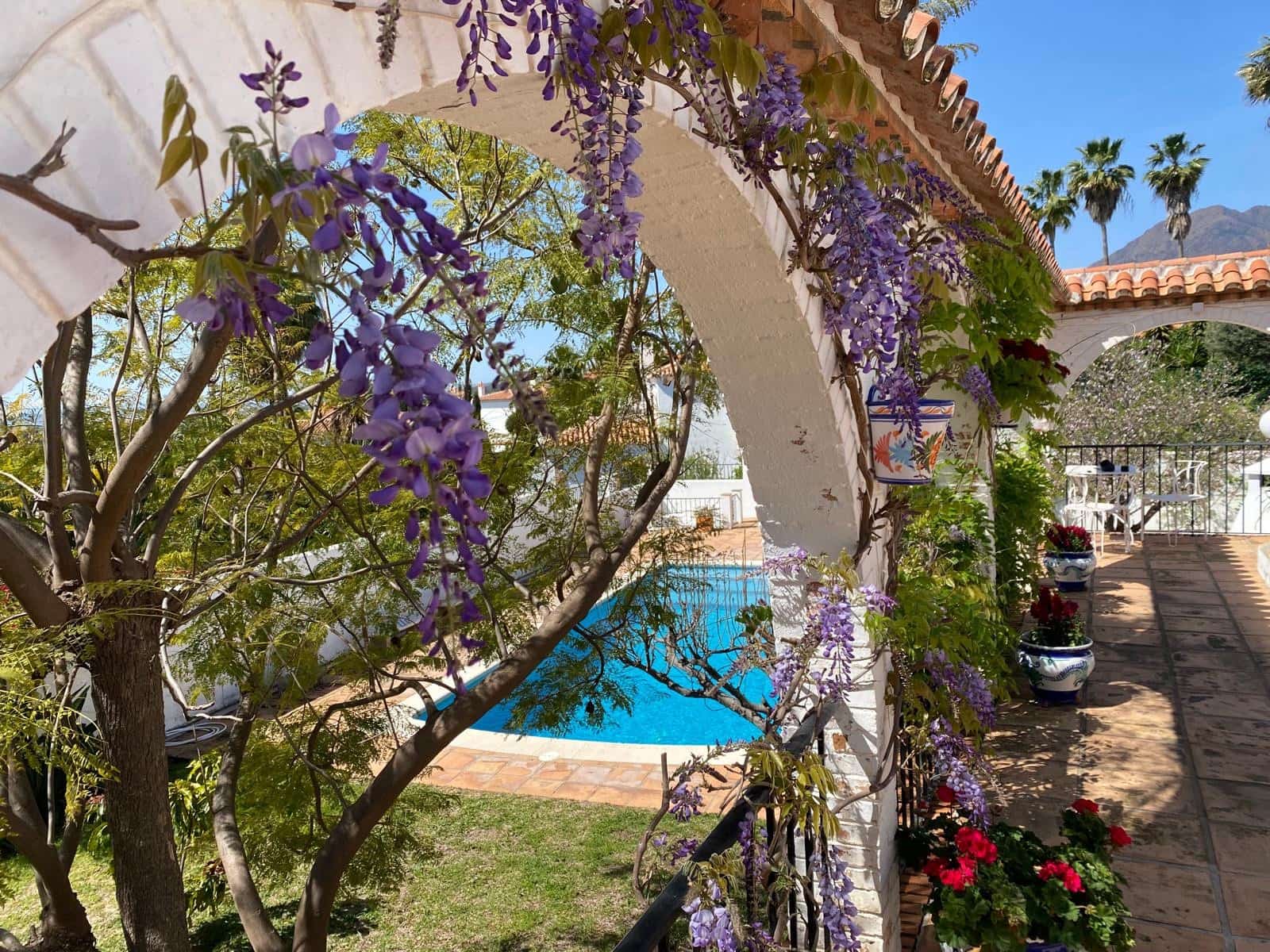 4 soveværelse Villa til salg i Estepona med swimmingpool - € 1.370.000 (Ref: 9823276)