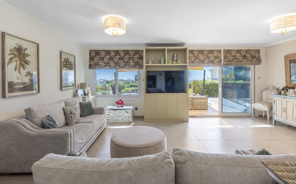 6 soveværelse Villa til salg i Estepona med swimmingpool - € 1.550.000 (Ref: 9823277)