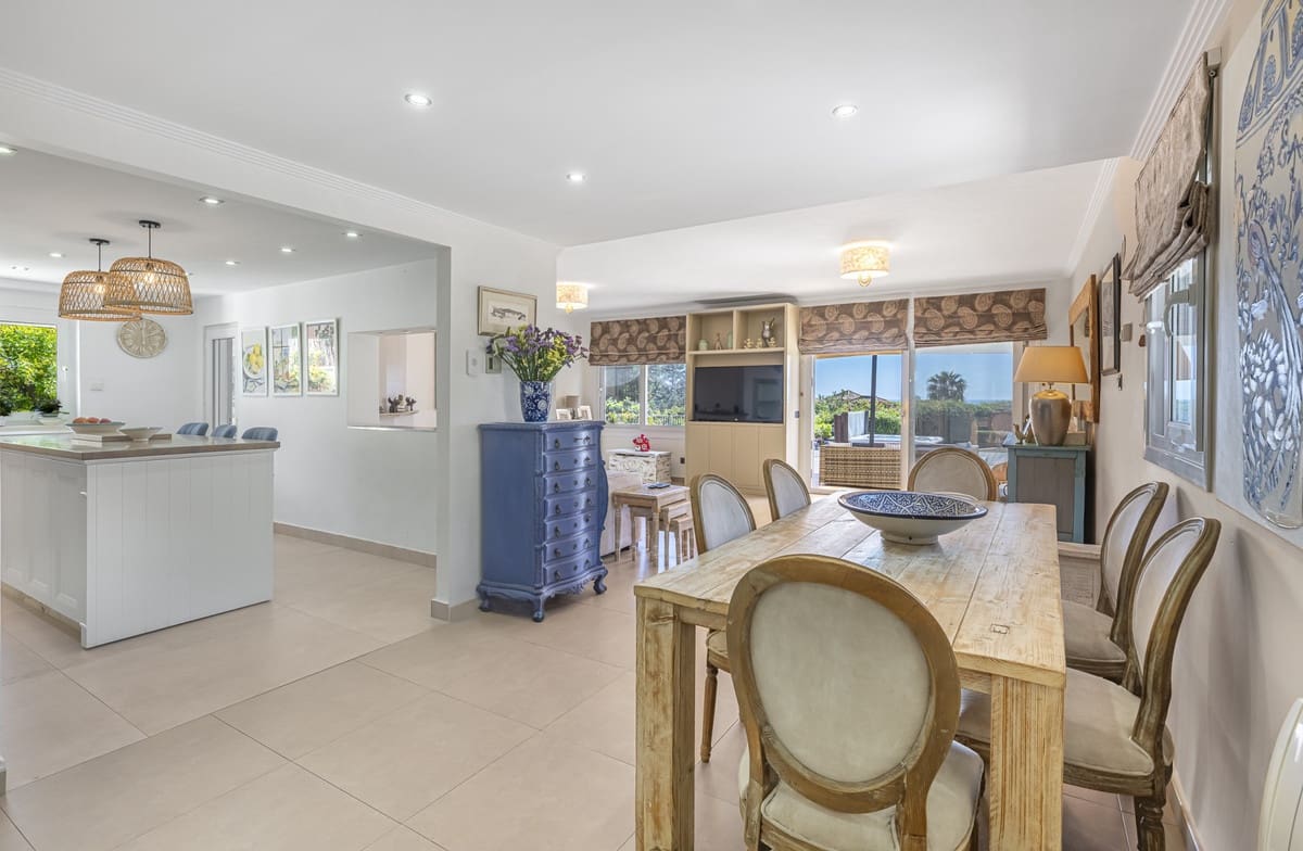 6 soveværelse Villa til salg i Estepona med swimmingpool - € 1.550.000 (Ref: 9823277)