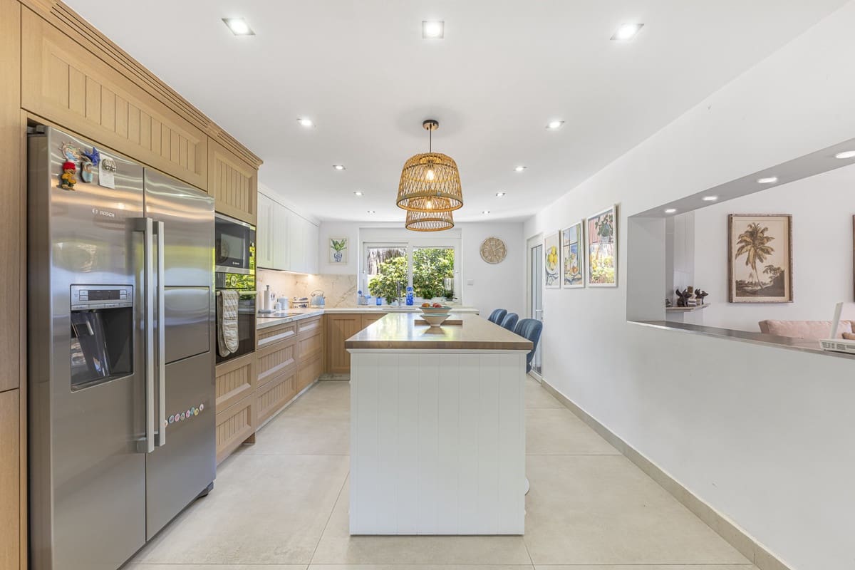 6 soveværelse Villa til salg i Estepona med swimmingpool - € 1.550.000 (Ref: 9823277)