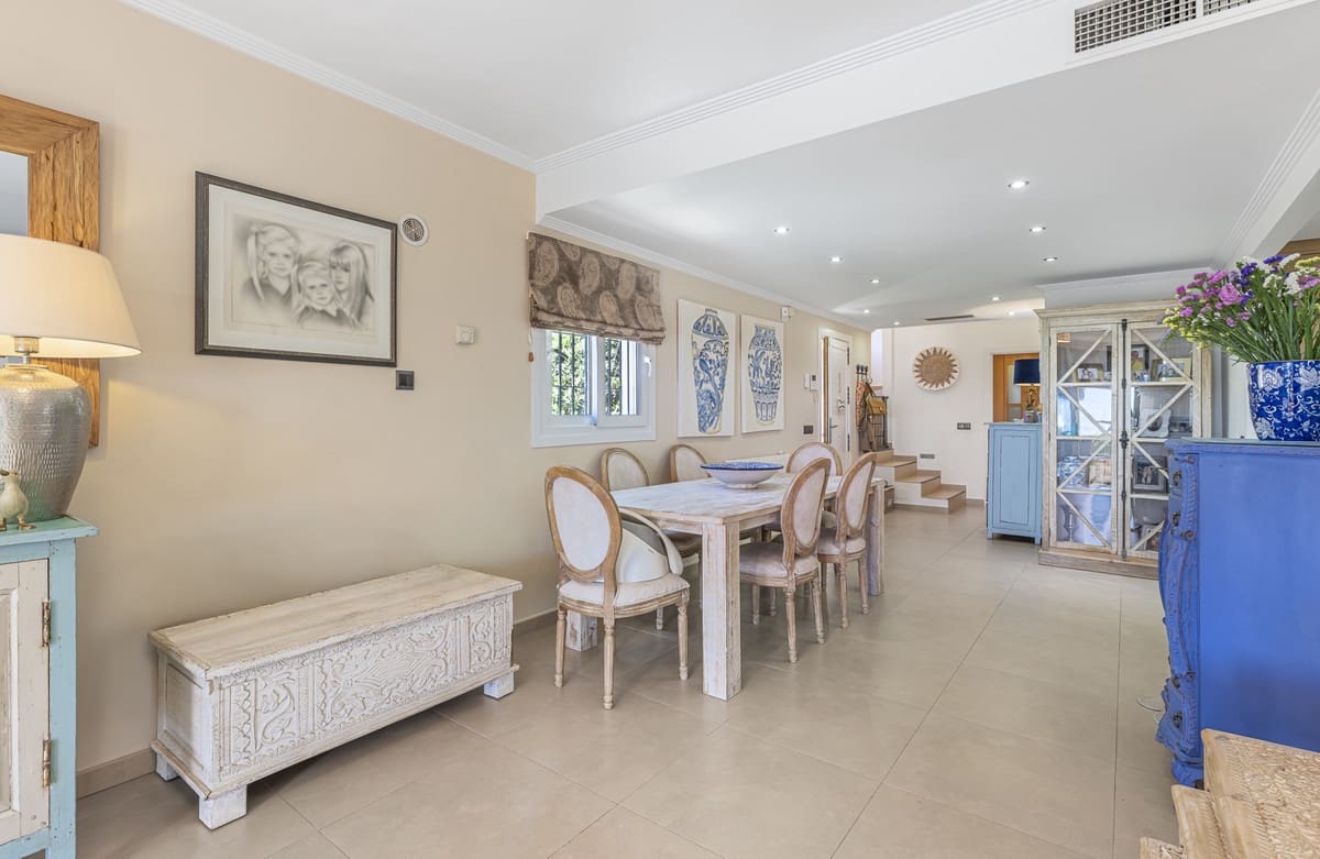 6 soveværelse Villa til salg i Estepona med swimmingpool - € 1.550.000 (Ref: 9823277)