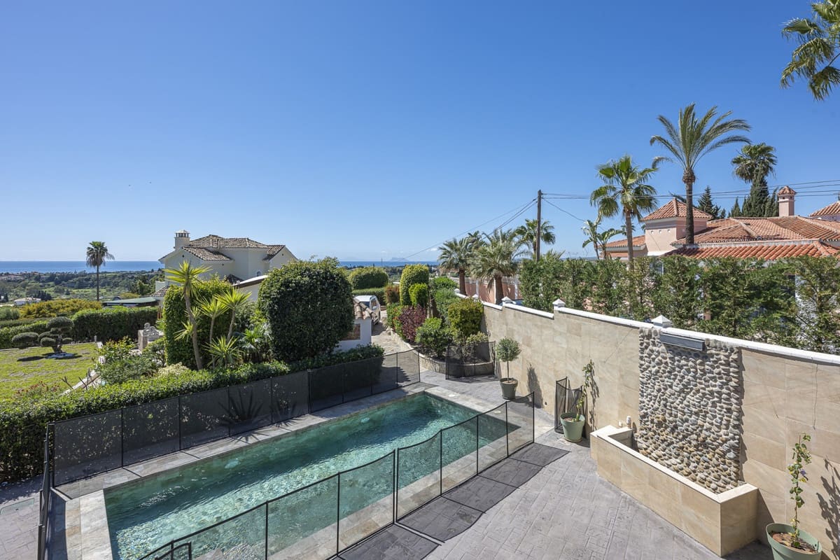 6 soveværelse Villa til salg i Estepona med swimmingpool - € 1.550.000 (Ref: 9823277)