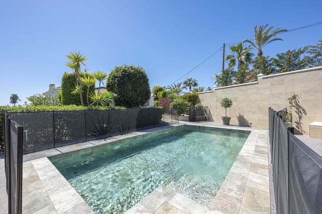 Chalet de 6 habitaciones en Centro, Estepona en venta con piscina - 1.550.000 € (Ref: 9823277)