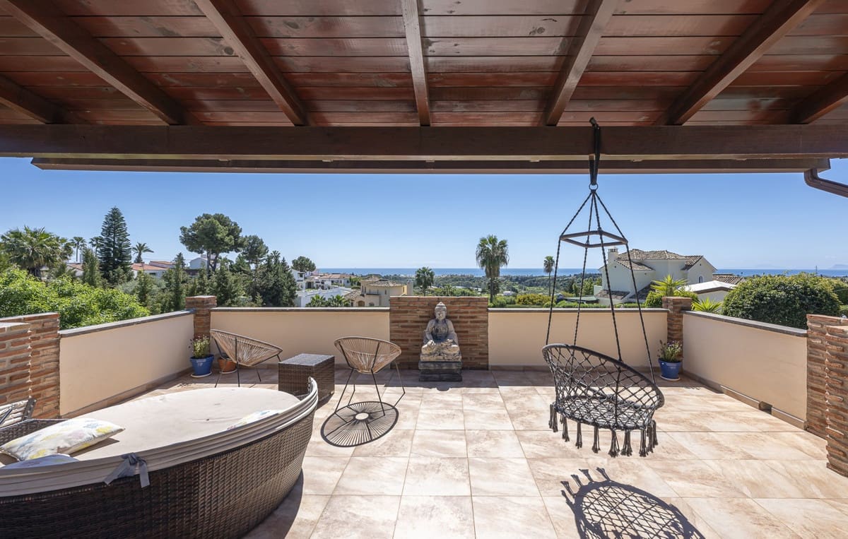 6 soveværelse Villa til salg i Estepona med swimmingpool - € 1.550.000 (Ref: 9823277)