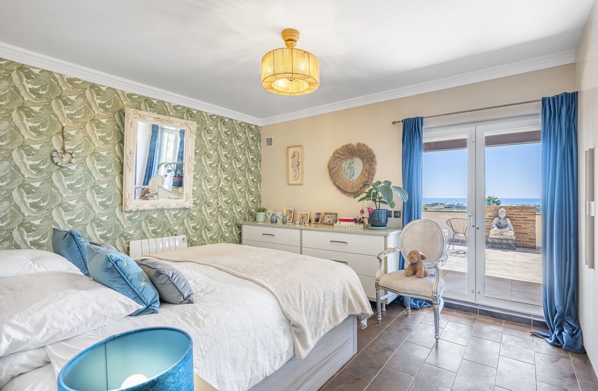 6 soveværelse Villa til salg i Estepona med swimmingpool - € 1.550.000 (Ref: 9823277)