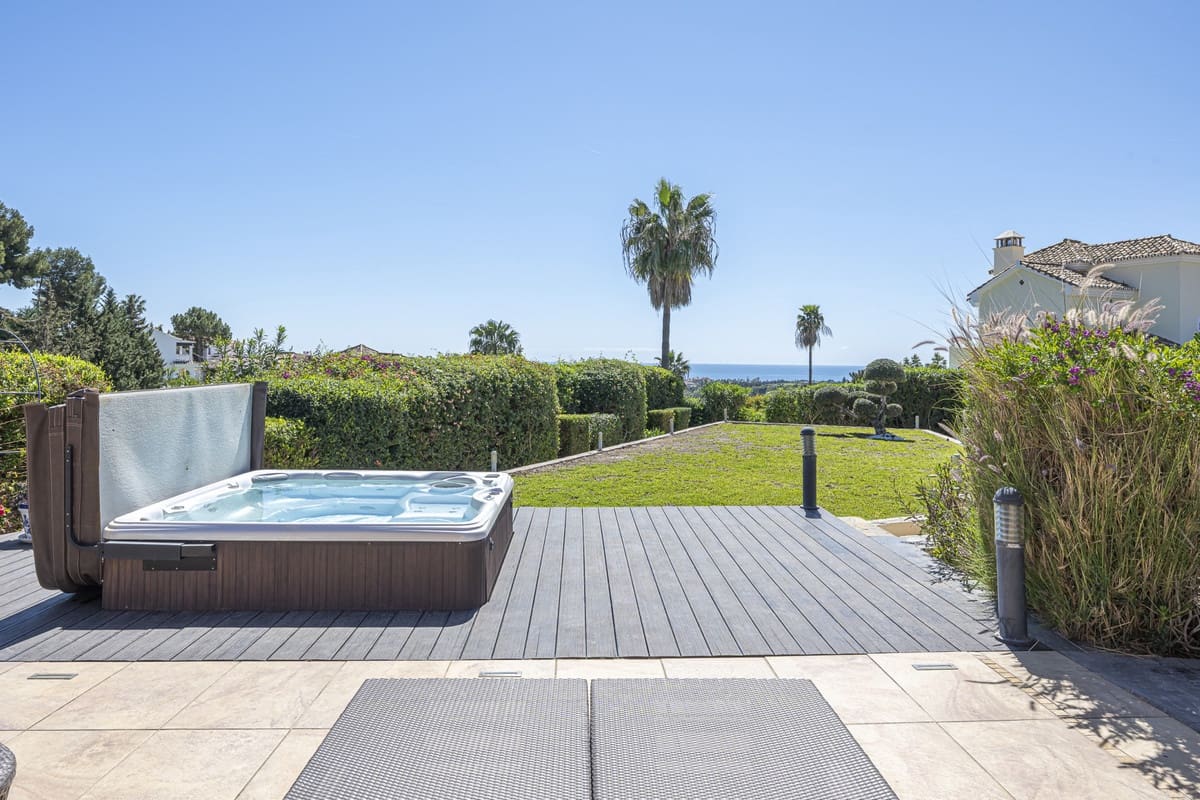 6 soveværelse Villa til salg i Estepona med swimmingpool - € 1.550.000 (Ref: 9823277)
