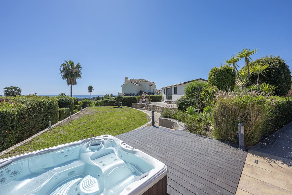 6 soveværelse Villa til salg i Estepona med swimmingpool - € 1.550.000 (Ref: 9823277)