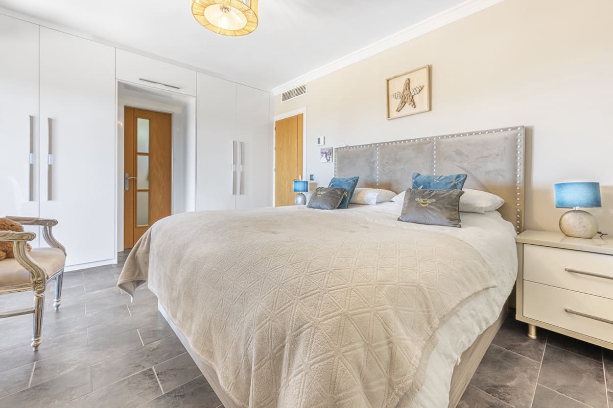6 soveværelse Villa til salg i Estepona med swimmingpool - € 1.550.000 (Ref: 9823277)