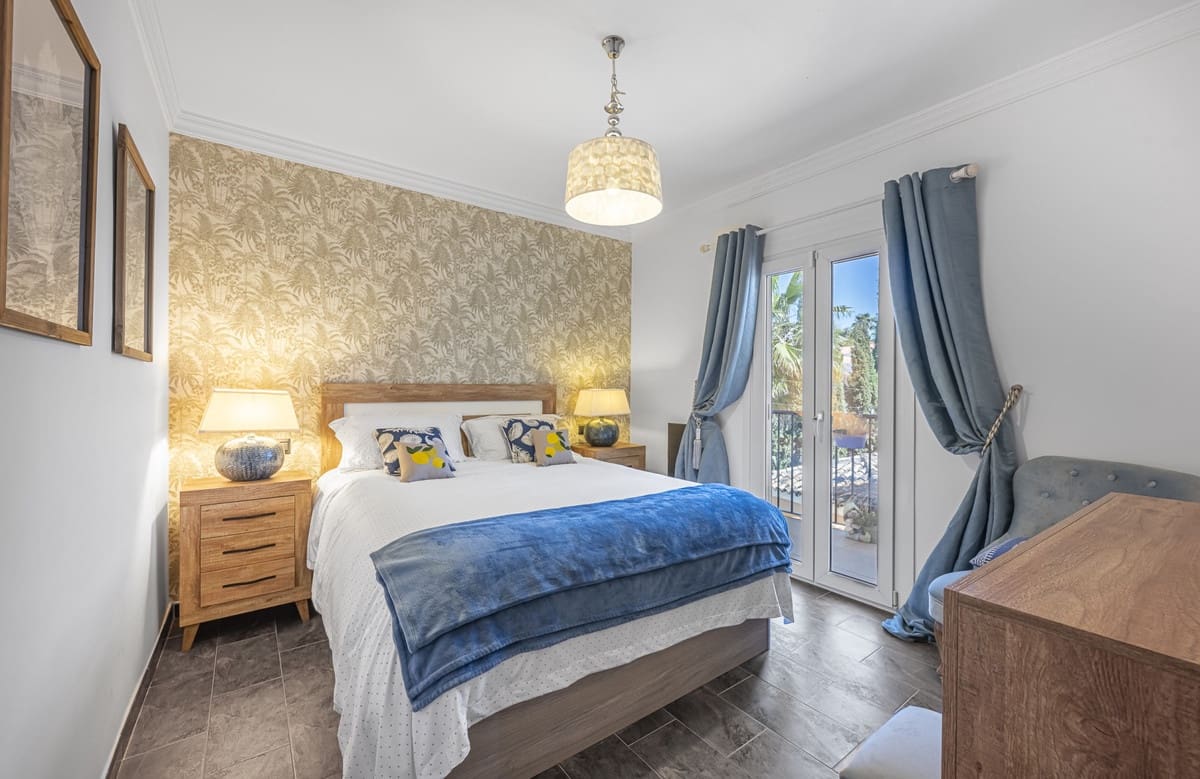 6 soveværelse Villa til salg i Estepona med swimmingpool - € 1.550.000 (Ref: 9823277)