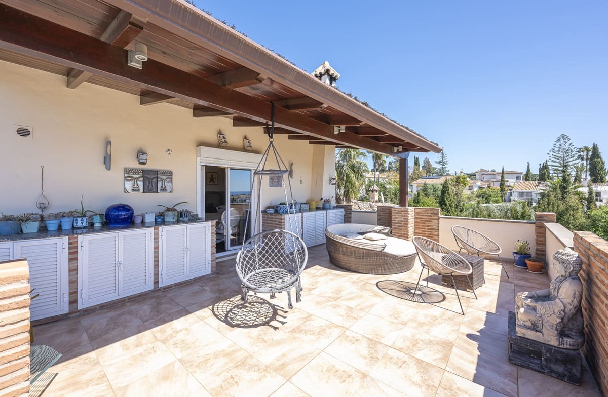 6 soveværelse Villa til salg i Estepona med swimmingpool - € 1.550.000 (Ref: 9823277)