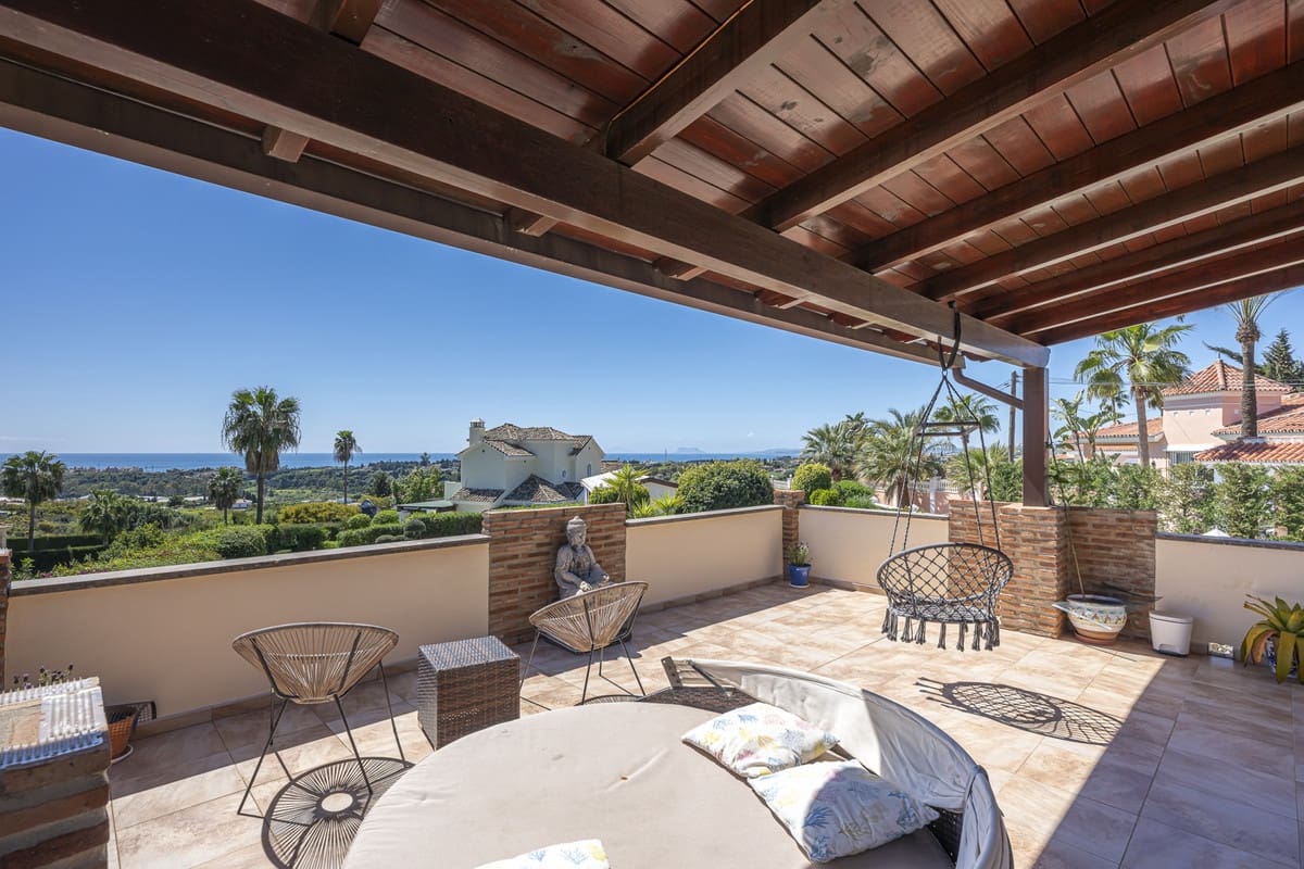 6 soveværelse Villa til salg i Estepona med swimmingpool - € 1.550.000 (Ref: 9823277)
