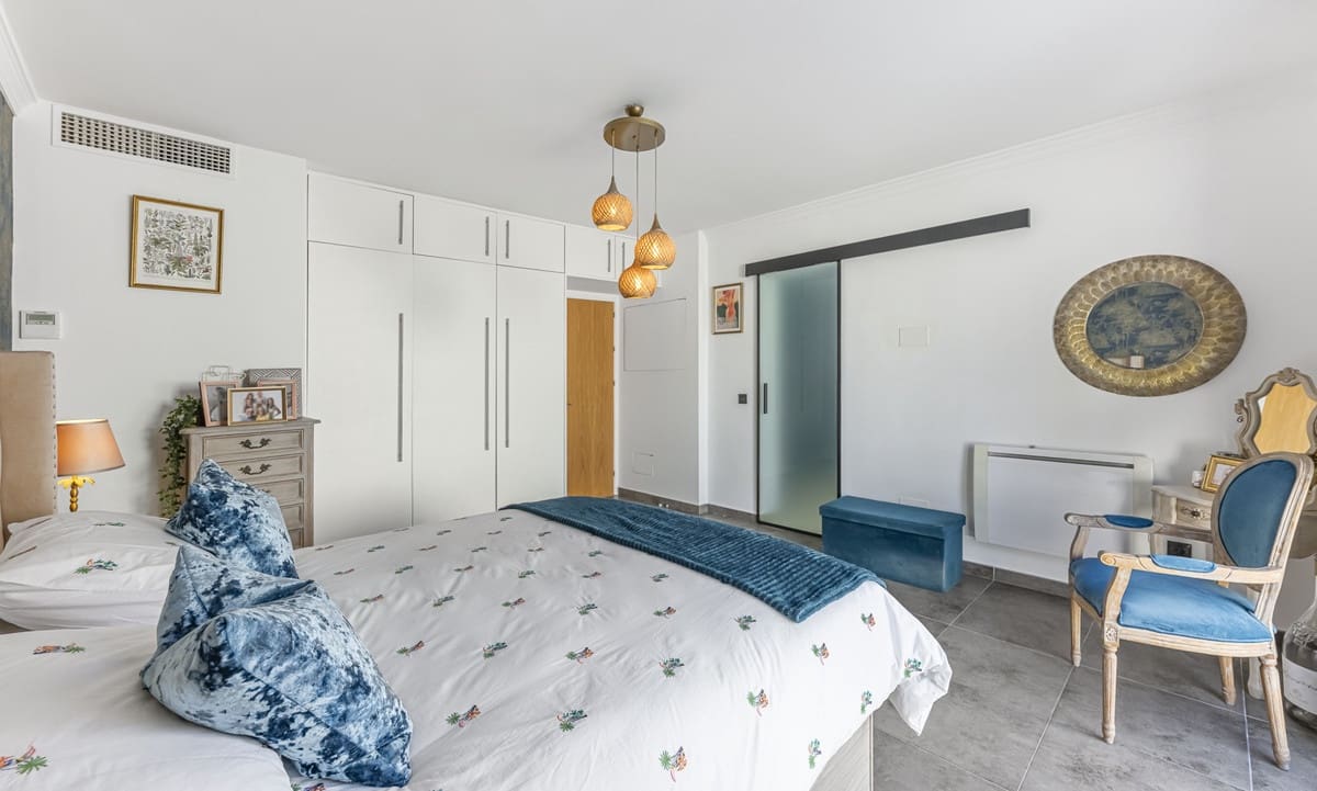 6 soveværelse Villa til salg i Estepona med swimmingpool - € 1.550.000 (Ref: 9823277)