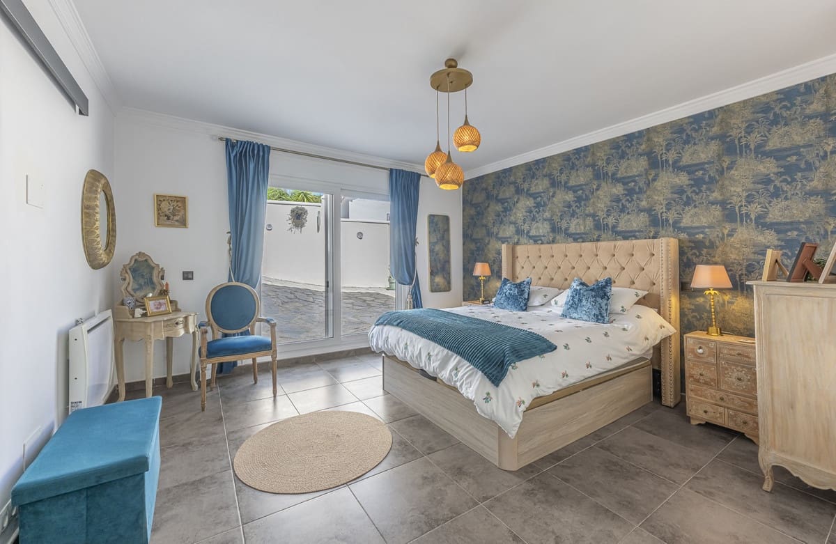 6 soveværelse Villa til salg i Estepona med swimmingpool - € 1.550.000 (Ref: 9823277)