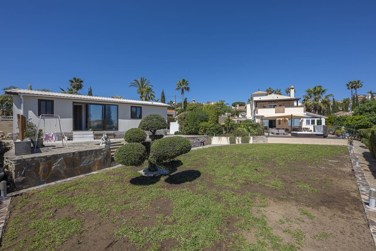 6 soveværelse Villa til salg i Estepona med swimmingpool - € 1.550.000 (Ref: 9823277)