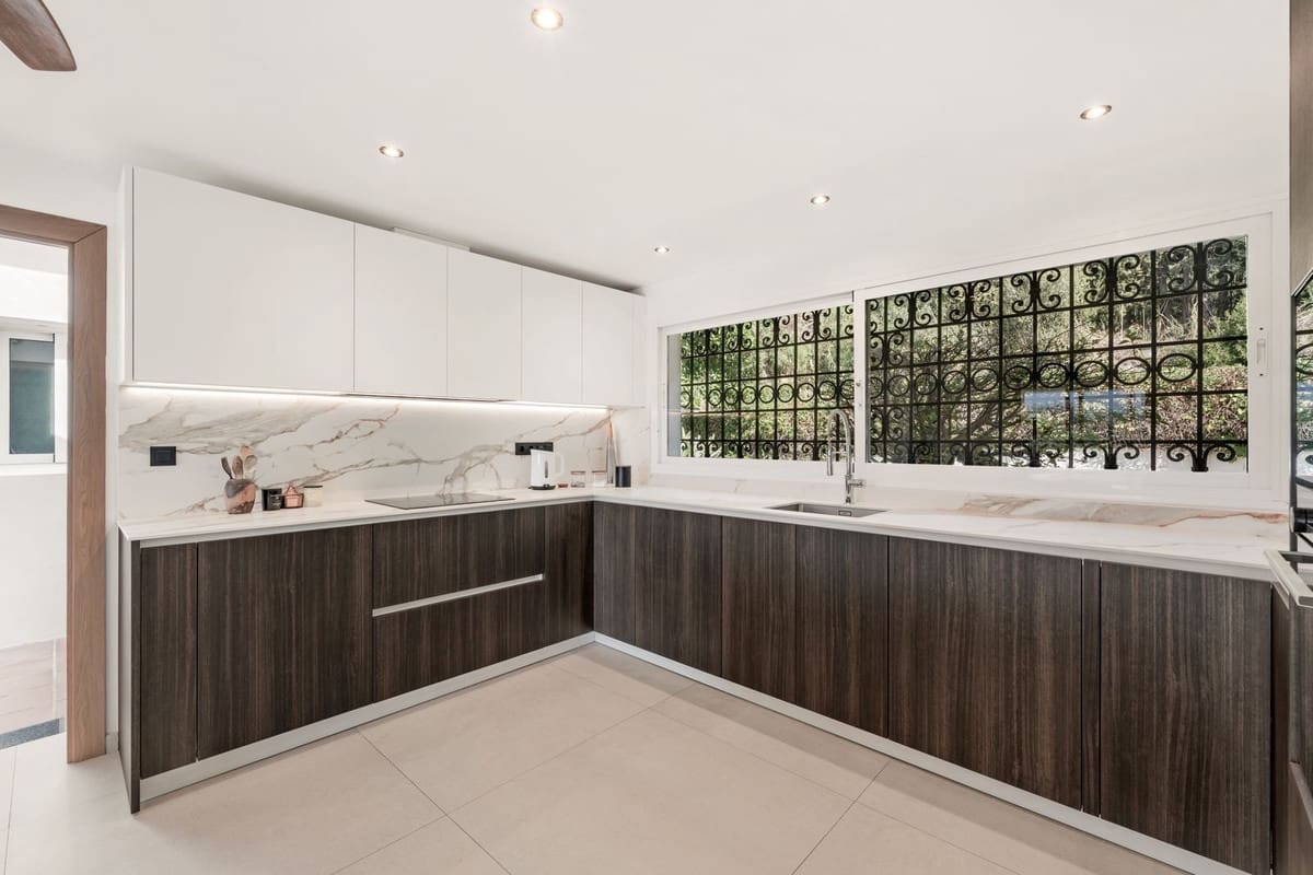 4 camera da letto Villa in vendita in Estepona con piscina - 1.695.000 € (Rif: 9823278)
