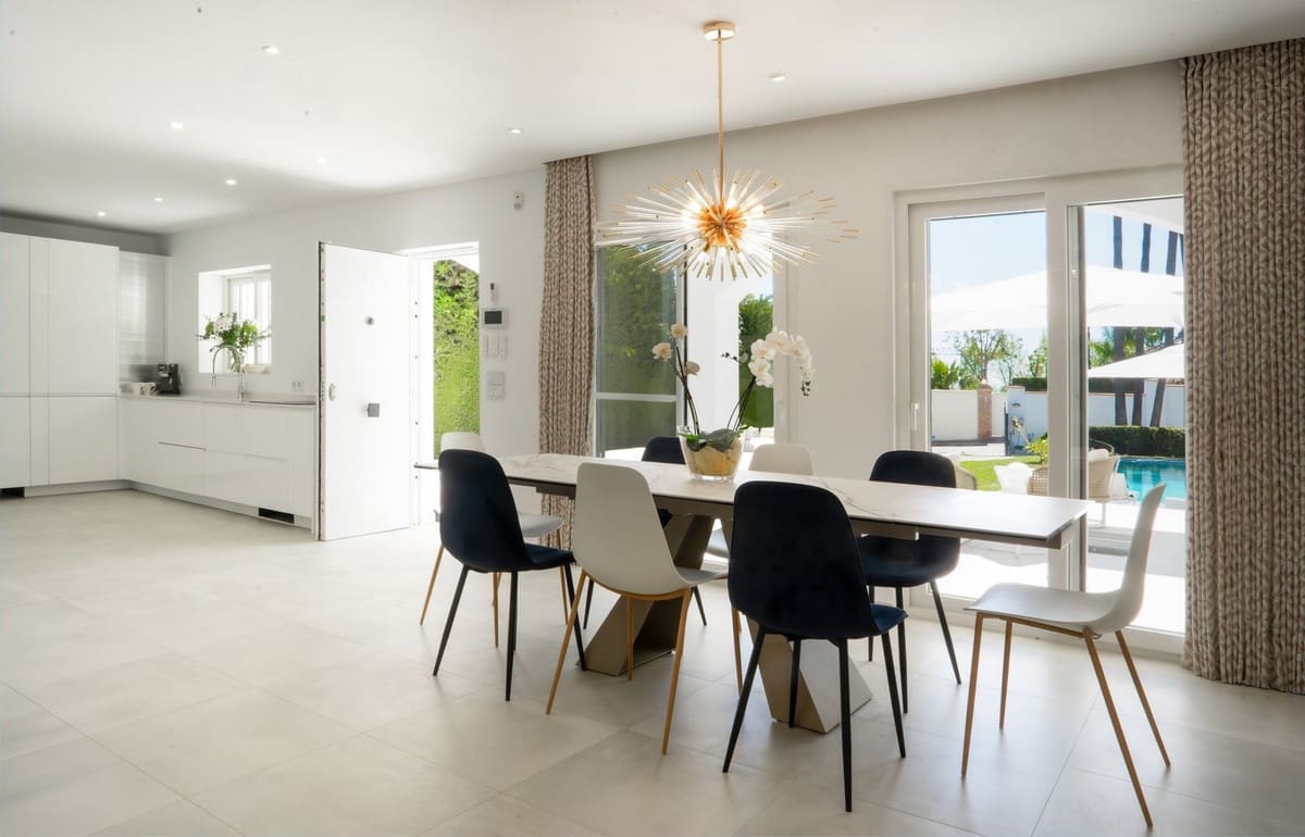 4 bedroom Villa for sale in Bel-Air with pool - € 1,770,000 (Ref: 9823279)
