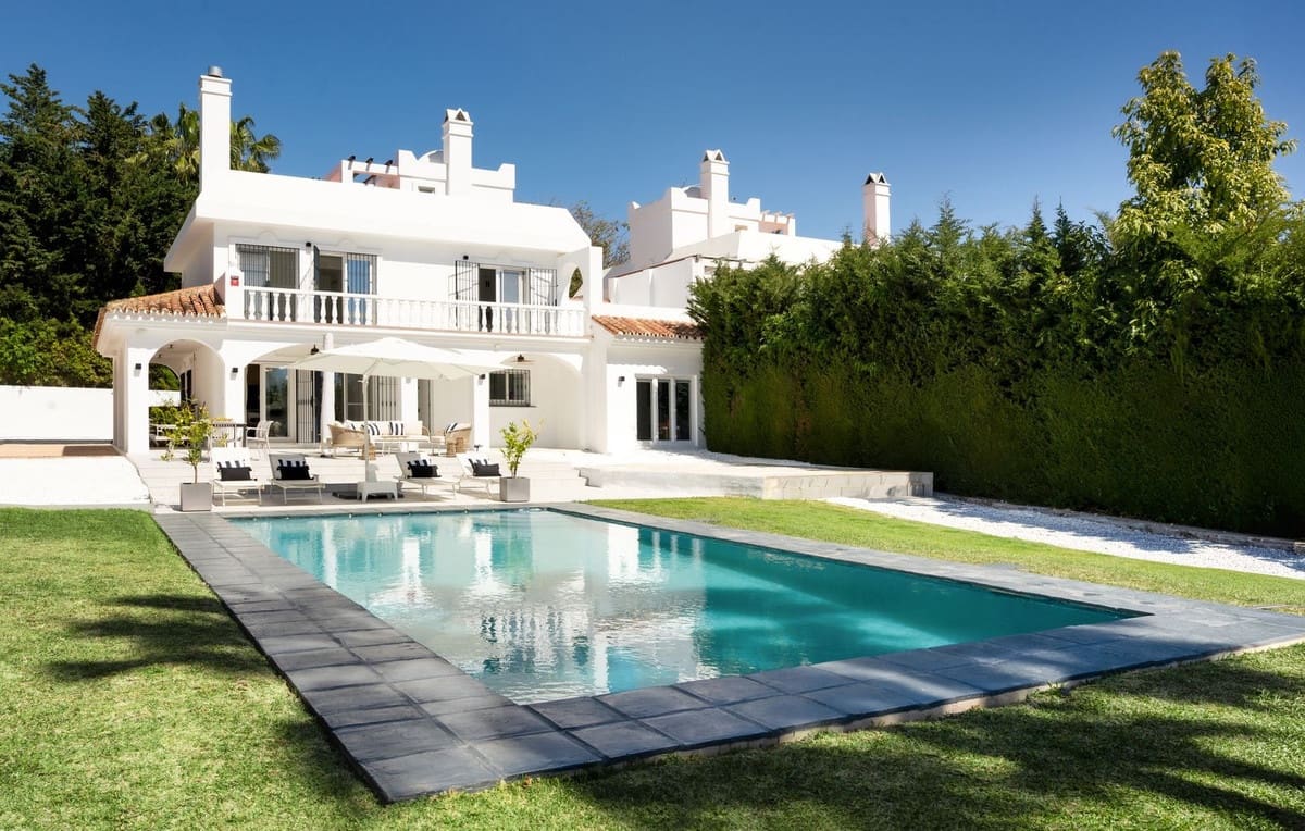 4 bedroom Villa for sale in Bel-Air with pool - € 1,770,000 (Ref: 9823279)