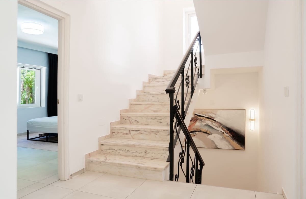 4 bedroom Villa for sale in Bel-Air with pool - € 1,770,000 (Ref: 9823279)